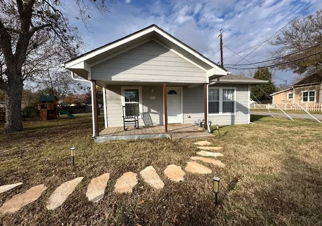 Homes for sale in Van Alstyne, TX | 414 W Jefferson, Van Alstyne, TX 75495 | MLS# 21179096