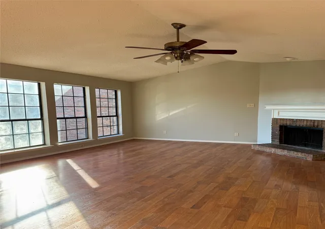 Listing Photo 4 - Condo for sale in building located at 3101 Townbluff Dr, Plano, TX 75075 - Unit #822