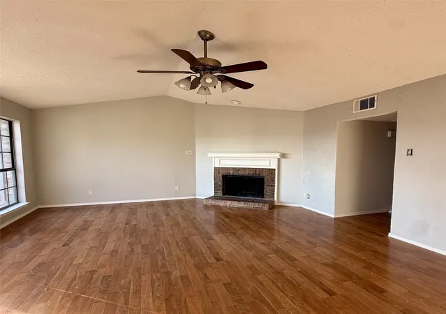 Listing Photo 5 - Condo for sale in building located at 3101 Townbluff Dr, Plano, TX 75075 - Unit #822