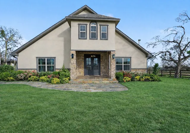 Photo 1 of Single family home for sale at 661 Majors Dr, Sulphur Springs, TX 75482 | MLS# 21179075 | Listing updated on 2026-10-03