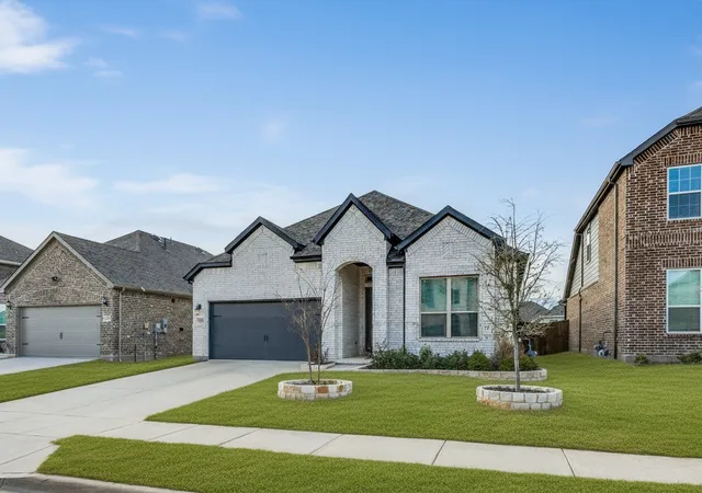 Photo 2 of Single family home for sale at 1116 Elijah Dr, Anna, TX 75409 | MLS# 21176105 | Listing updated on 2026-08-17