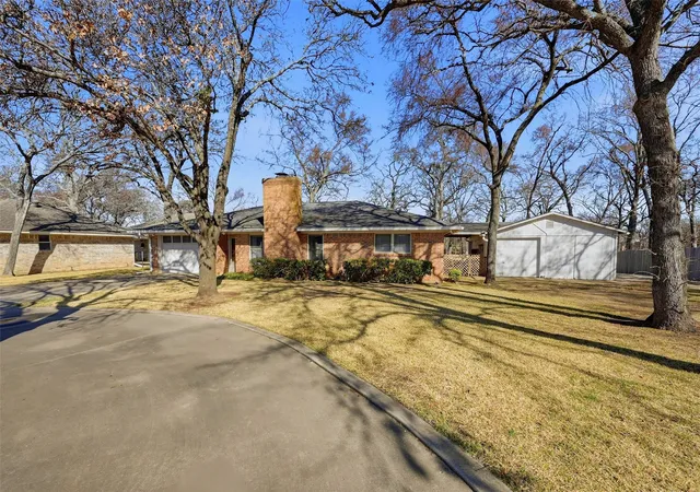 Homes for sale in Lake Kiowa, TX | 209 Modoc Trl, Lake Kiowa, TX 76240 | MLS# 21178788