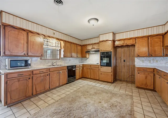 Homes for sale in Lake Kiowa, TX | 209 Modoc Trl, Lake Kiowa, TX 76240 | MLS# 21178788