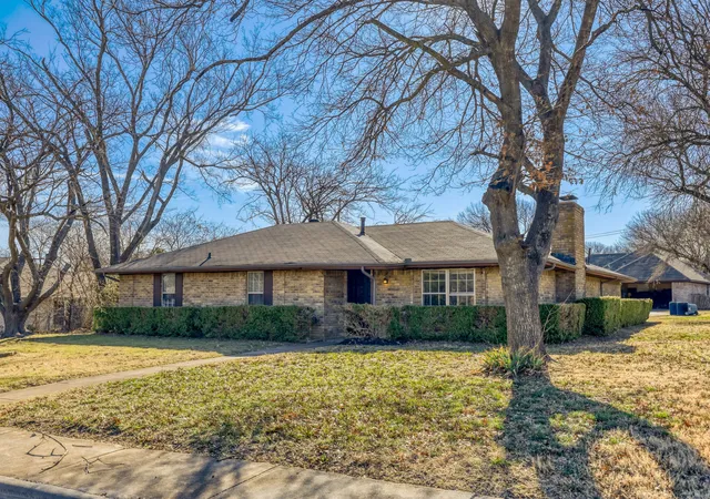 Homes for sale in De Soto, TX | 200 Connie Dr, De Soto, TX 75115 | MLS# 21176715