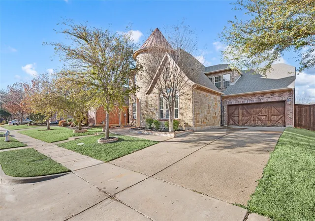 Homes for sale in Euless, TX | 1010 Lost Valley Dr, Euless, TX 76039 | MLS# 21179609