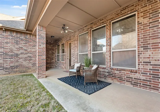 Homes for sale in Euless, TX | 1010 Lost Valley Dr, Euless, TX 76039 | MLS# 21179609