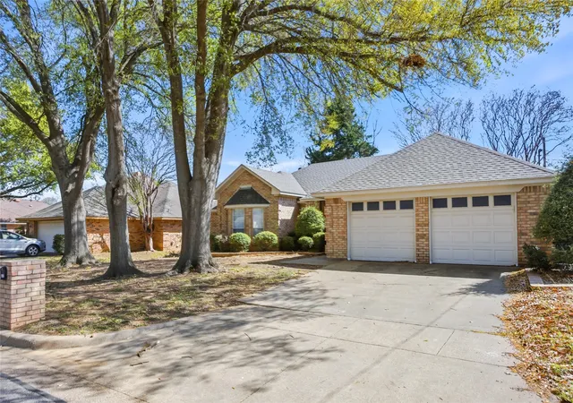2nd image of 6009 Kenilworth Dr, Arlington, TX 76001 | MLS# 21180003