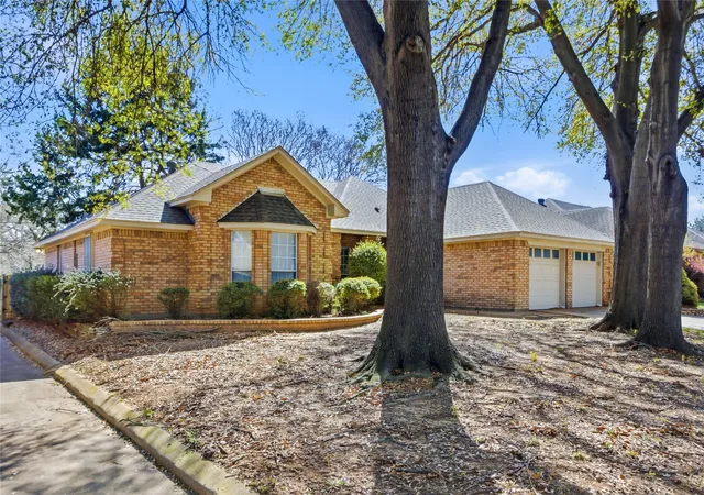 3rd image of 6009 Kenilworth Dr, Arlington, TX 76001 | MLS# 21180003