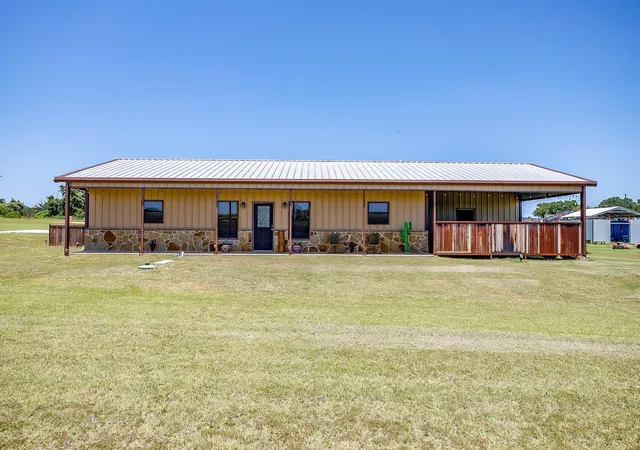 Homes for sale in Tolar, TX | 6550 Harkins Ct, Tolar, TX 76476 | MLS# 21180094