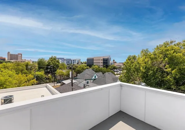 18th image of 1120 Galveston Ave #1, Fort Worth, TX 76104 | MLS# 21177206