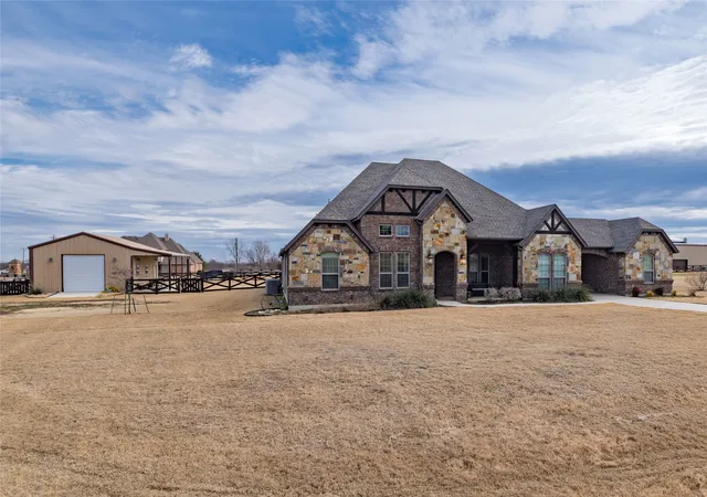 Photo 3 of Single family home for sale at 9111 Iron Mountain Trl, Justin, TX 76247 | MLS# 21180323 | Listing updated on 2026-08-17