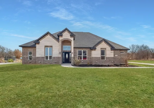 Photo 1 of Single family home for sale at 129 Altom Rd, Springtown, TX 76082 | MLS# 21178217 | Listing updated on 2026-08-18