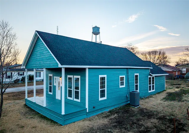 Photo 1 of Single family home for sale at 324 E Pace St, Frost, TX 76641 | MLS# 21180458 | Listing updated on 2026-09-03