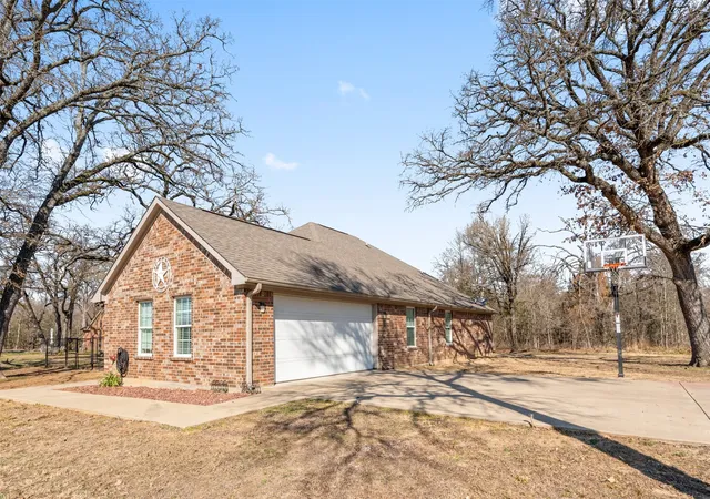 Photo 3 of Single family home for sale at 101 Driftwood Dr, Trinidad, TX 75163 | MLS# 21180519 | Listing updated on 2026-08-25