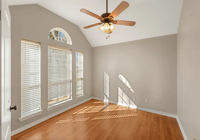 Photo 4 of Single family home for sale at 101 Driftwood Dr, Trinidad, TX 75163 | MLS# 21180519 | Listing updated on 2026-08-25