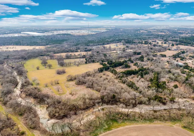 3rd image of 810 Truman Cir, Lancaster, TX 75146 | MLS# 21180063