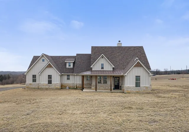 Single family home for sale at 476 Silver Leaf Dr, Sunset, TX 76270 | MLS# 21177518