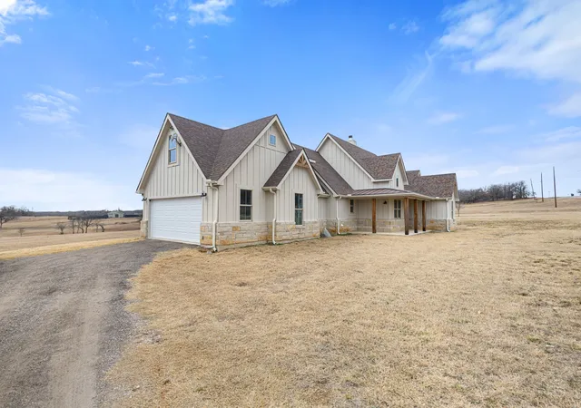 Photo 2 of Single family home for sale at 476 Silver Leaf Dr, Sunset, TX 76270 | MLS# 21177518 | Listing updated on 2026-09-16