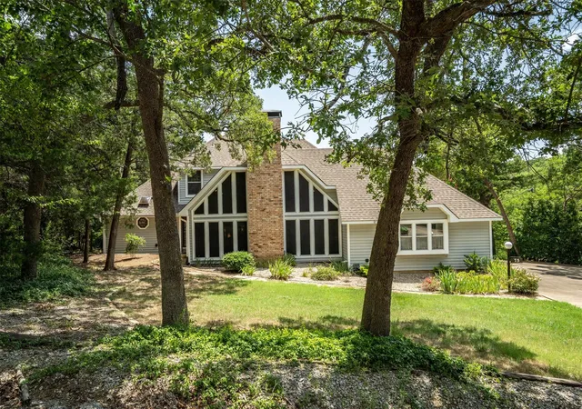 Photo 2 of Single family home for sale at 75 Lakepoint Loop, Pottsboro, TX 75076 | MLS# 21163857 | Listing updated on 2026-08-24