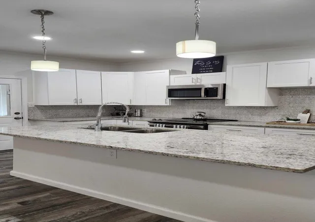 5th image of 2000 May St, Fort Worth, TX 76110 | MLS# 21180833
