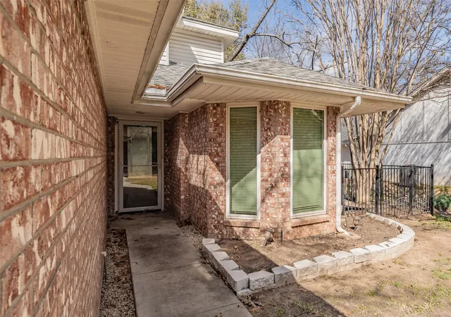 Photo 2 of Single family home for sale at 4218 Mojave Dr, Granbury, TX 76049 | MLS# 21180532 | Listing updated on 2026-09-02