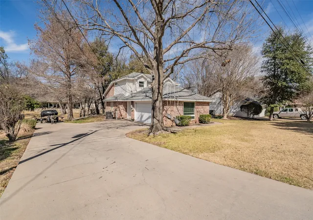 Photo 3 of Single family home for sale at 4218 Mojave Dr, Granbury, TX 76049 | MLS# 21180532 | Listing updated on 2026-09-02