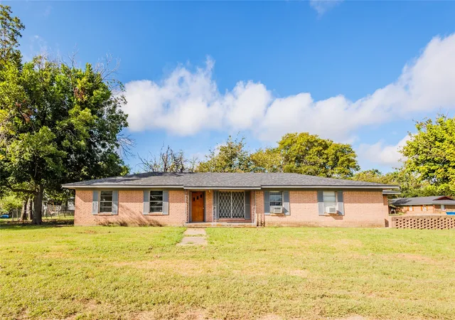 Homes for sale in Malone, TX | 307 W Mesquite, Malone, TX 76660 | MLS# 21180645