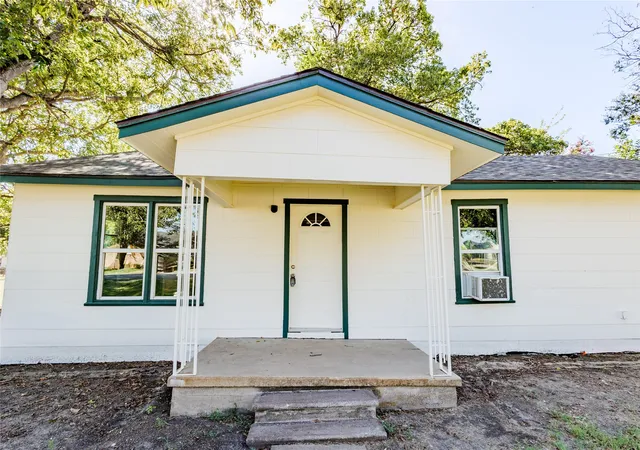 Homes for sale in Malone, TX | 202 N Sycamore, Malone, TX 76660 | MLS# 21180646