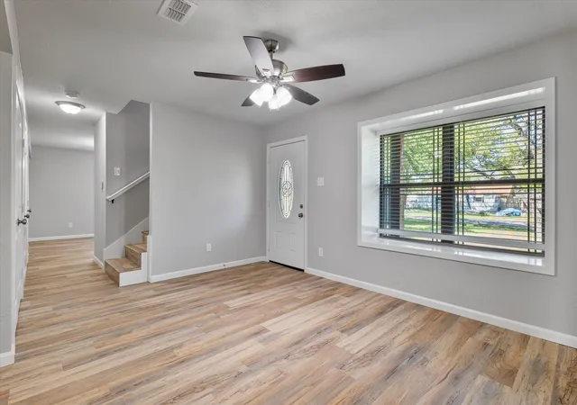 Photo 4 of Single family home for sale at 4321 Green Oak Dr, Granbury, TX 76048 | MLS# 21180325 | Listing updated on 2026-08-17