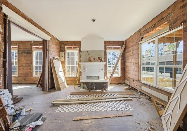 Photo 3 of Single family home for sale at 707 N 15th St, Waco, TX 76707 | MLS# 21180860 | Listing updated on 2026-09-17