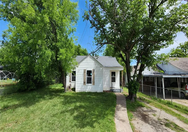 Homes for sale in Mineral Wells, TX | 903 Sw 5th Ave Sw, Mineral Wells, TX 76067 | MLS# 21177486
