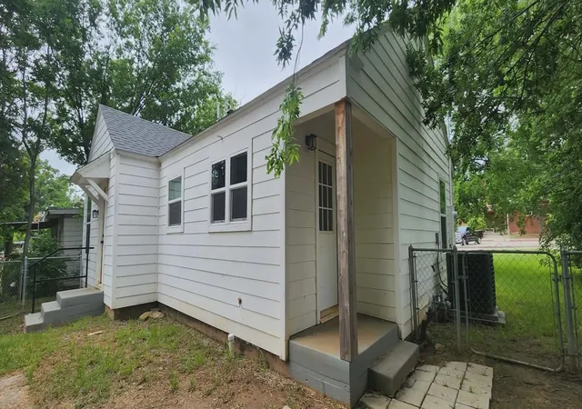 Homes for sale in Mineral Wells, TX | 903 Sw 5Th Ave Sw, Mineral Wells, TX 76067 | MLS# 21177486