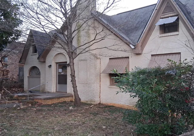 Homes for sale in Tyler, TX | 805 S Glenwood Blvd, Tyler, TX 75701 | MLS# 21181045