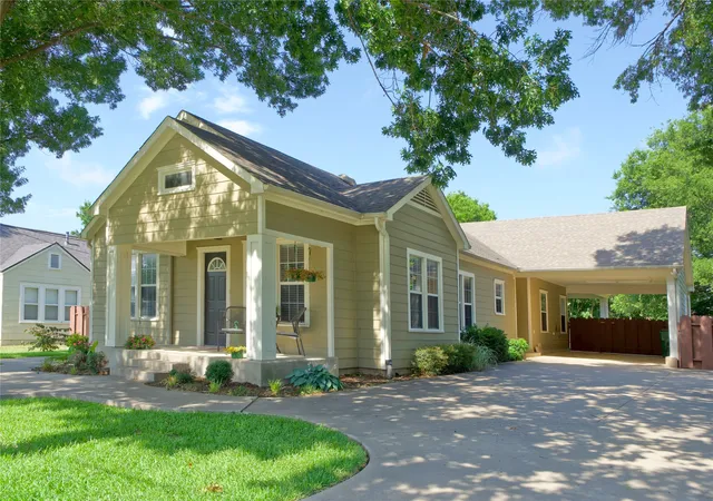Homes for sale in Muenster, TX | 613 N Main St, Muenster, TX 76252 | MLS# 21181291