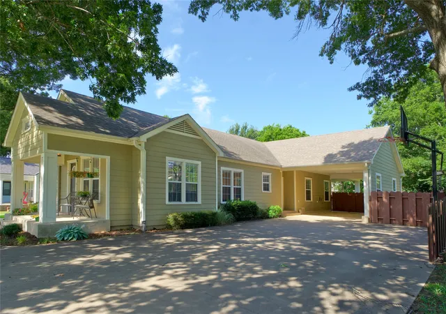 Homes for sale in Muenster, TX | 613 N Main St, Muenster, TX 76252 | MLS# 21181291