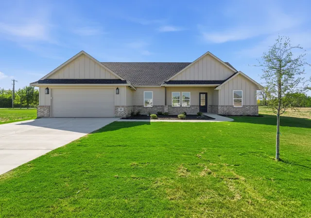 Homes for sale in Lipan, TX | 252 Yawney Dr, Lipan, TX 76462 | MLS# 21181321
