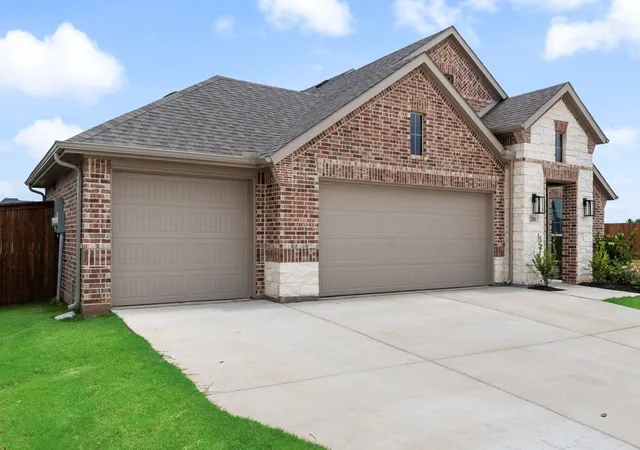 Photo 1 of Sale Pending at 288 Coronado Ct, Granbury, TX 76048 | MLS# 21181372 | Listing updated on 2026-07-14