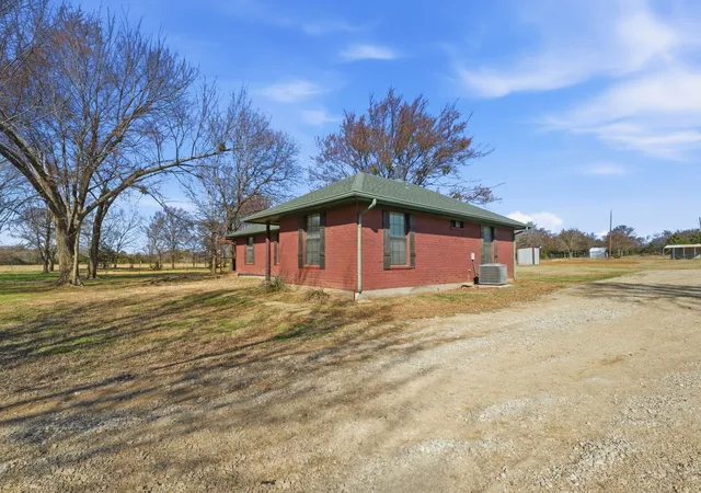 Homes for sale in Whitesboro, TX | 697 County Road 166, Whitesboro, TX 76273 | MLS# 21181233