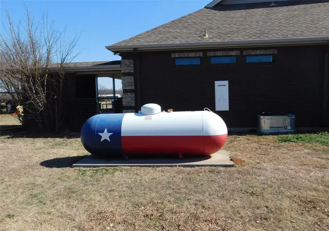 Homes for sale in Jermyn, TX | 204 Jermyn Ave, Jermyn, TX 76459 | MLS# 21181513