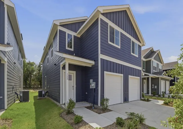 Photo 2 of Townhouse for sale at 752 Stonewood Dr, Sulphur Springs, TX 75482 | MLS# 21181486 | Listing updated on 2026-09-02