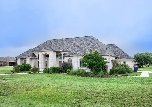 Homes for sale in Gunter, TX | 153 Whispering Winds Dr, Gunter, TX 75058 | MLS# 21166653