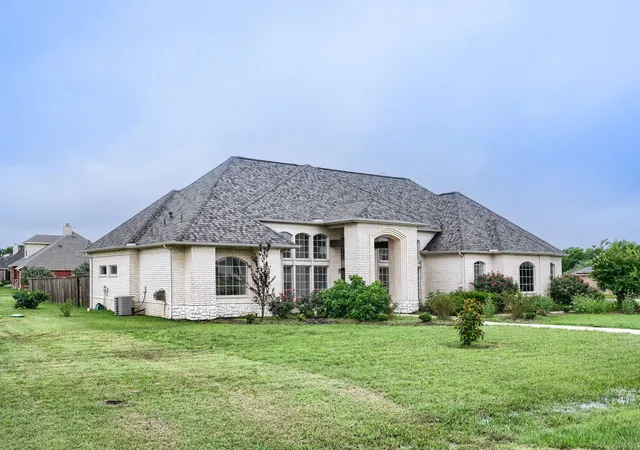 Homes for sale in Gunter, TX | 153 Whispering Winds Dr, Gunter, TX 75058 | MLS# 21166653