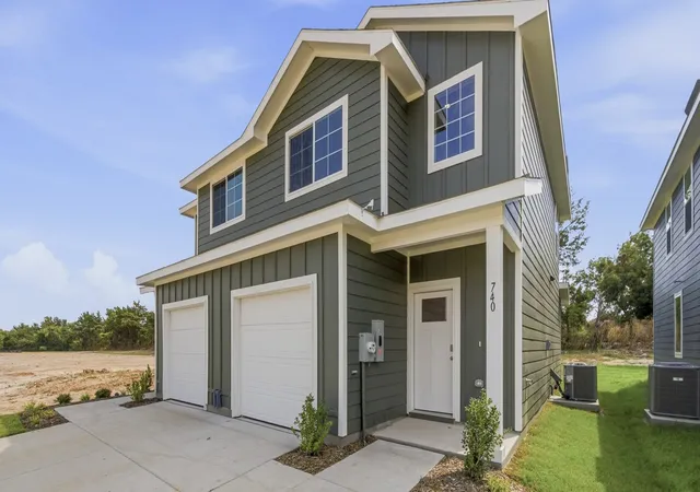 Photo 2 of Townhouse for sale at 740 Stonewood Dr, Sulphur Springs, TX 75482 | MLS# 21181586 | Listing updated on 2026-09-02