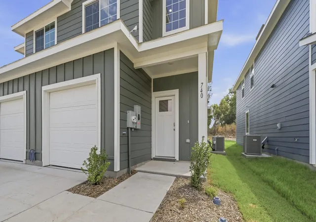 Photo 3 of Townhouse for sale at 740 Stonewood Dr, Sulphur Springs, TX 75482 | MLS# 21181586 | Listing updated on 2026-10-01
