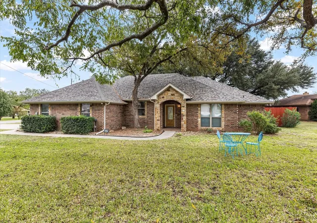 Photo 1 of Sale Pending at 1609 Cheyenne Trl, Granbury, TX 76048 | MLS# 21181589 | Listing updated on 2026-08-24