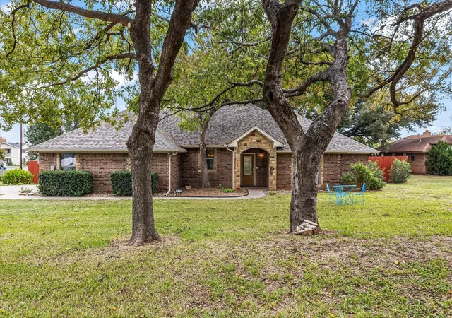 Photo 2 of Sale Pending at 1609 Cheyenne Trl, Granbury, TX 76048 | MLS# 21181589 | Listing updated on 2026-08-24