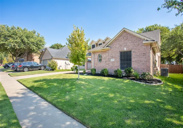 Photo 2 of Single family home for sale at 10520 Stoneside Trl, Fort Worth, TX 76244 | MLS# 21181597 | Listing updated on 2026-09-05