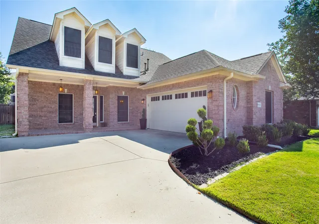 Photo 3 of Single family home for sale at 10520 Stoneside Trl, Fort Worth, TX 76244 | MLS# 21181597 | Listing updated on 2026-09-05