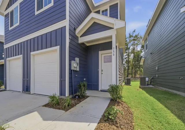 Photo 3 of Townhouse for sale at 756 Stonewood Dr, Sulphur Springs, TX 75482 | MLS# 21181599 | Listing updated on 2026-09-02
