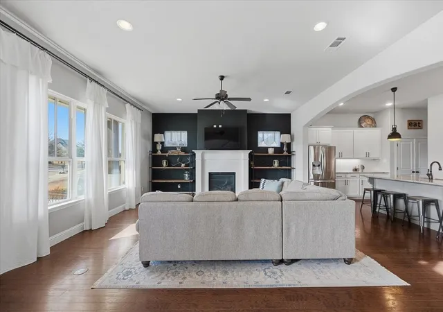 Photo 3 of Single family home for sale at 212 Blue Stem Ln, Aledo, TX 76008 | MLS# 21180601 | Listing updated on 2026-10-06